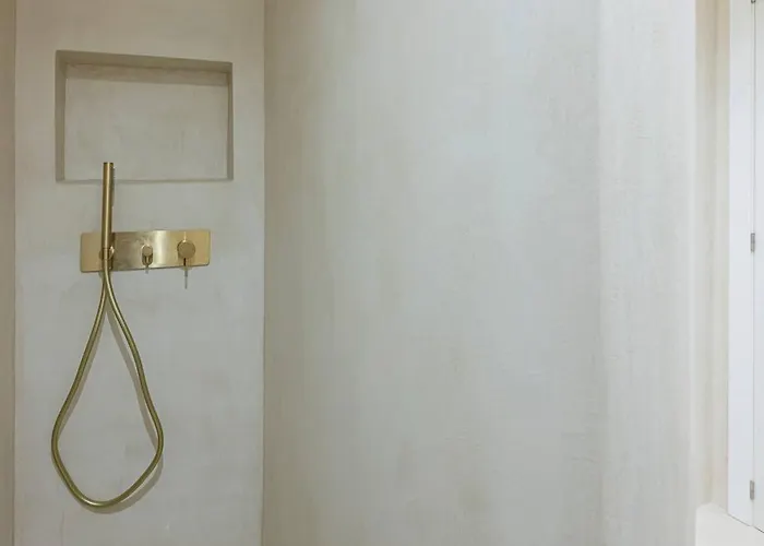 Spacious & Comfy In Golden Mile