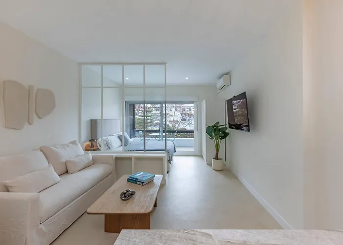 Spacious & Comfy In Golden Mile *