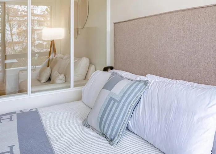 Spacious & Comfy In Golden Mile Apartment