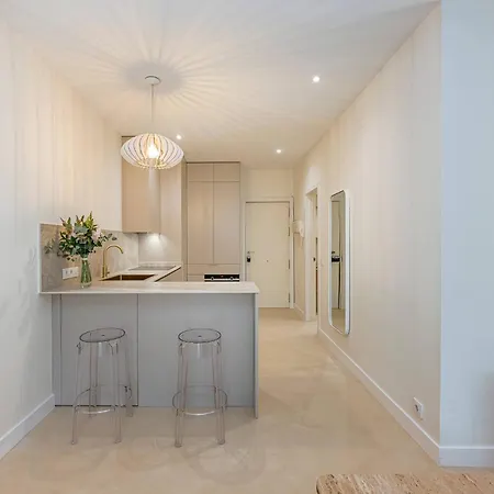 Apartment Spacious & Comfy In Golden Mile *