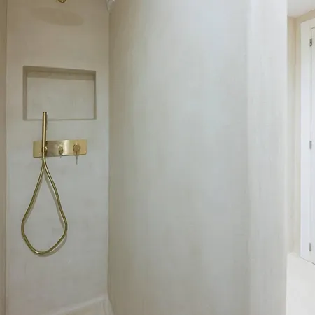 Spacious & Comfy In Golden Mile