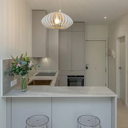 Spacious & Comfy In Golden Mile *