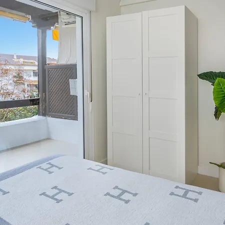 Spacious & Comfy In Golden Mile Apartment