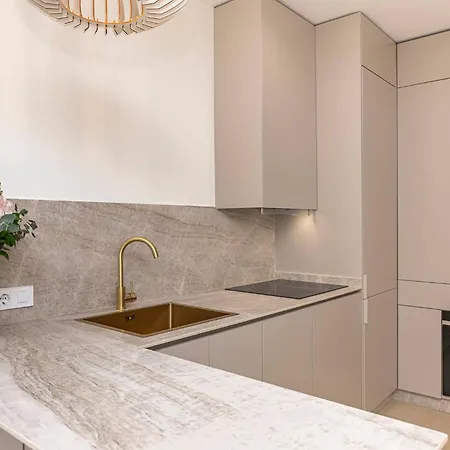 Spacious & Comfy In Golden Mile Appartement