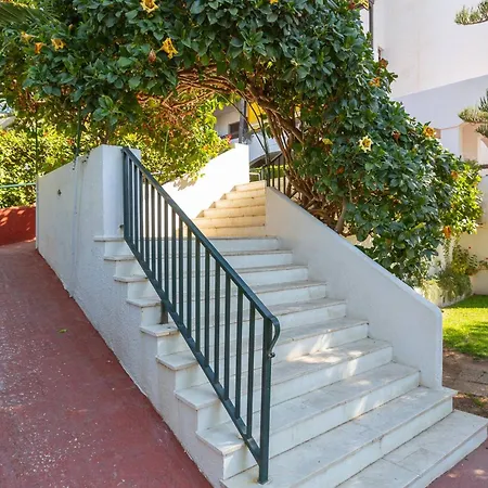 Spacious & Comfy In Golden Mile Apartment