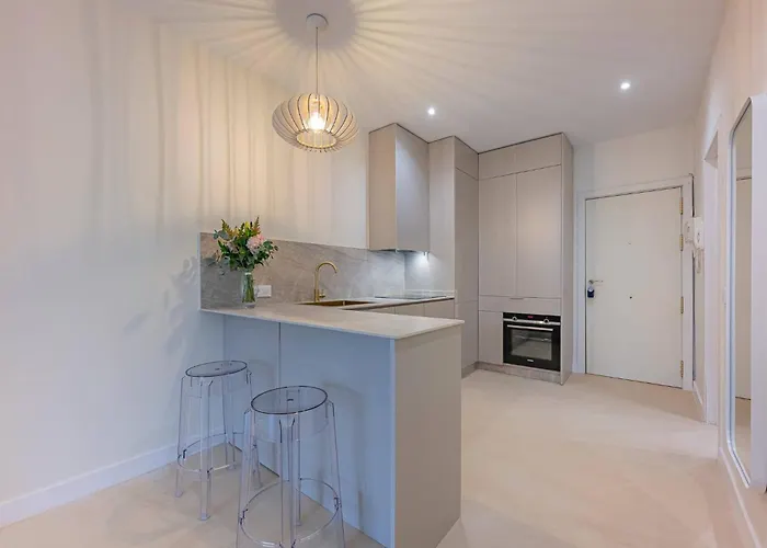 Spacious & Comfy In Golden Mile *