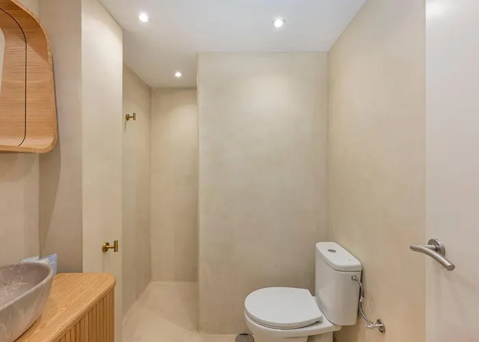 Spacious & Comfy In Golden Mile Marbella