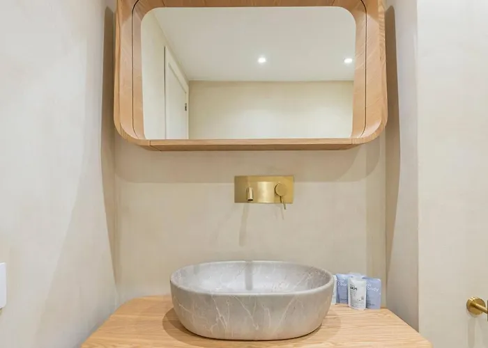 Spacious & Comfy In Golden Mile *