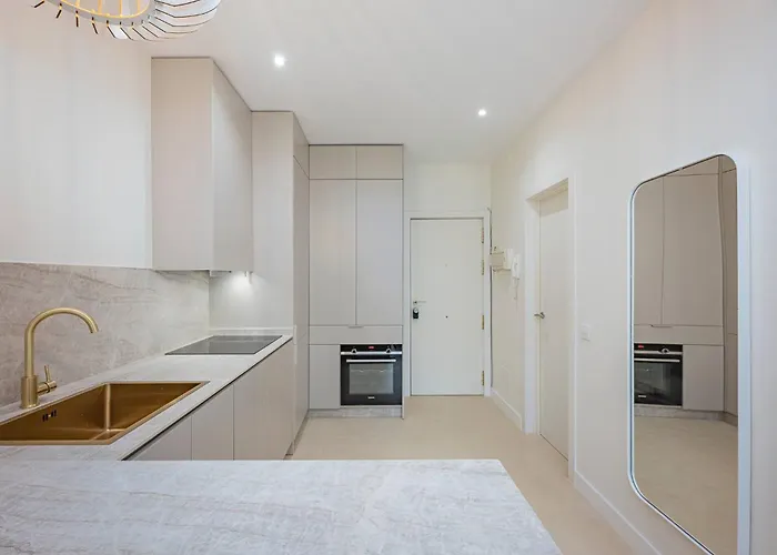 Spacious & Comfy In Golden Mile *