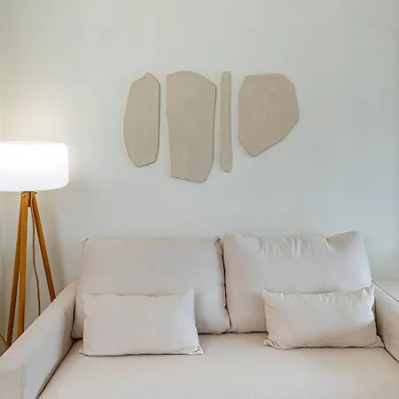 Spacious & Comfy In Golden Mile Apartment