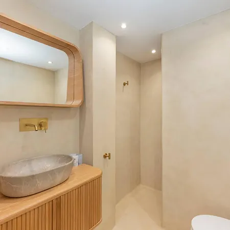 Apartment Spacious & Comfy In Golden Mile