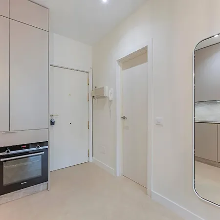 Spacious & Comfy In Golden Mile Lejlighed *